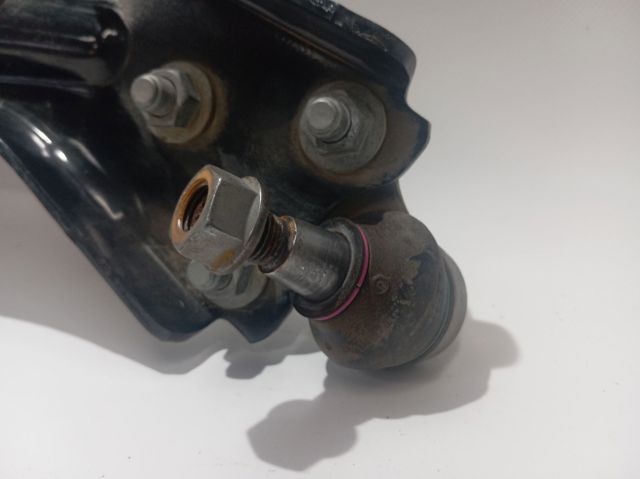 Wahacz zawieszenia przedniego dolny prawy Peugeot/Citroen 9846329080 cena, od 80,80 USD