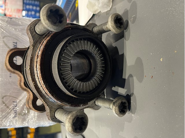 Piasta tylna 33406893687 BMW