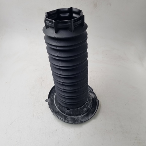 4815707020 Toyota Osłona amortyzatora przedniego