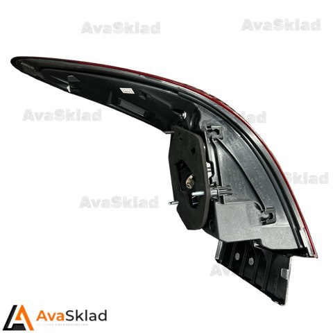 Lampa zespolona tylna lewa zewnętrzna 8156133740 Toyota
