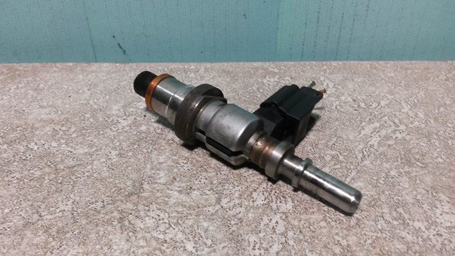 Wtryskiwacz paliwa 8200766475 Renault (RVI)