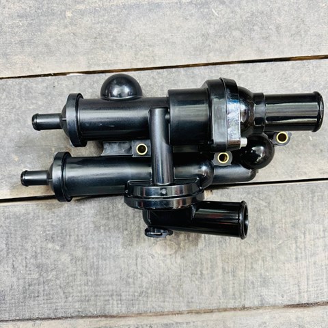 Obudowa termostatu 68003582AB Chrysler