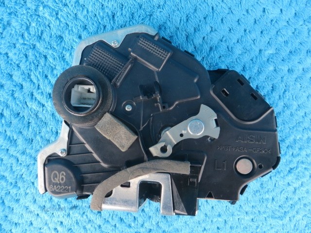 Do koszyka 6904053100 Toyota Zamek drzwi przednich lewych