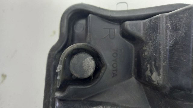 811300DA30 Toyota Reflektor prawy