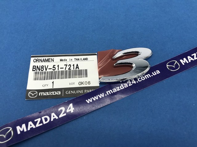  Emblemat na klapę bagaznika (znaczek firmowy) Mazda 3 