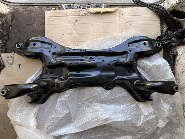 Korpus osi przedniej do Mitsubishi Grandis  NAW