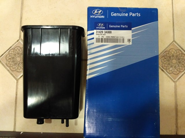 POCHŁANIACZ PAR PALIWA KIA Carnival III