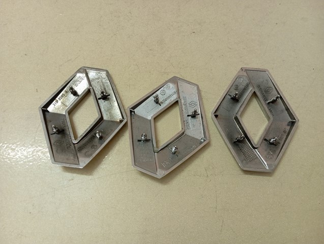  Emblemat na klapę bagaznika (znaczek firmowy) Renault Megane 3