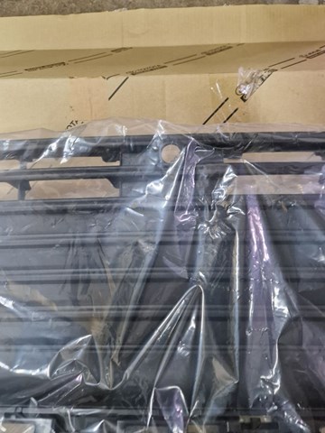 Atrapa chłodnicy Toyota 5311248420 cena, od 97,24 USD