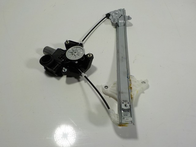 Mechanizm podnoszenia szyby drzwi przednich prawych Toyota Yaris CROSS