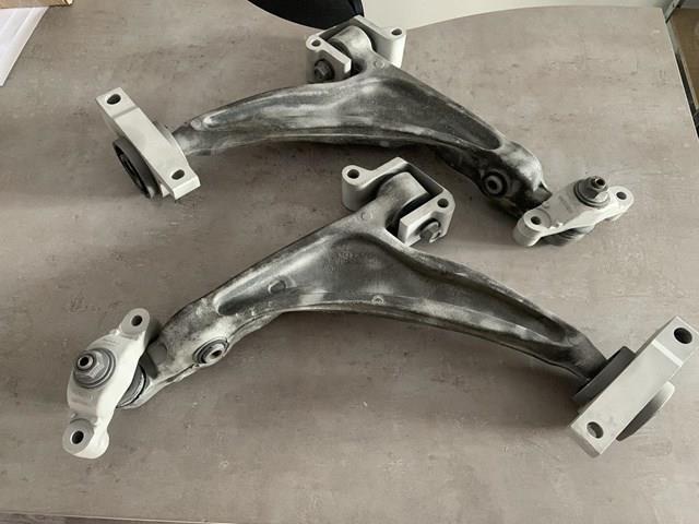 Wahacz zawieszenia przedniego dolny lewy Volvo 32381879 cena, od 249,89 USD