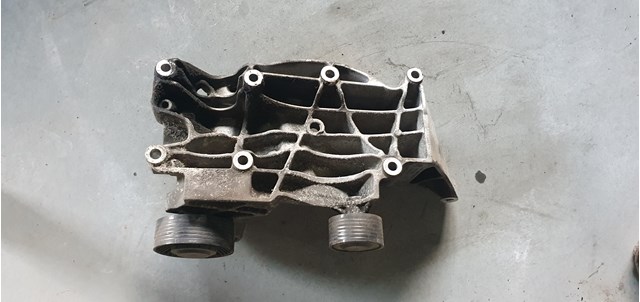  Wspornik alternatora BMW 7 