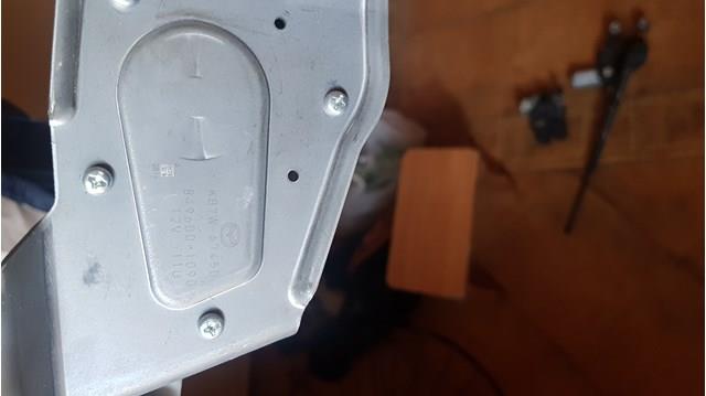 Do koszyka KB7W67450 Mazda Silniczek wycieraczki tylnej szyby