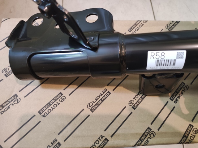 Do koszyka 4851080A66 Toyota Amortyzator przedni