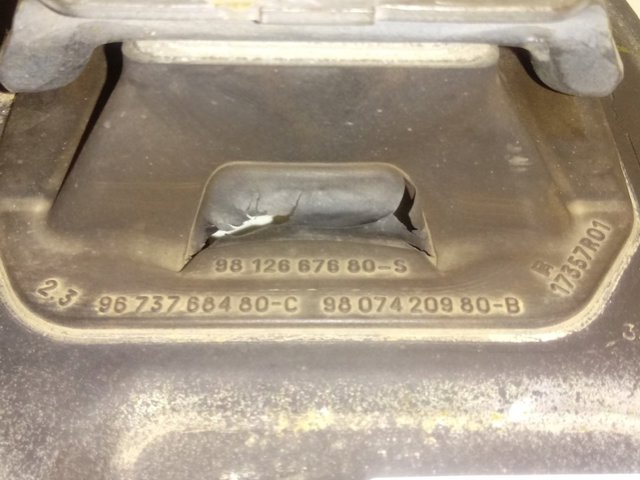Poduszka (podpora) silnika lewa górna 9812667680 Peugeot/Citroen