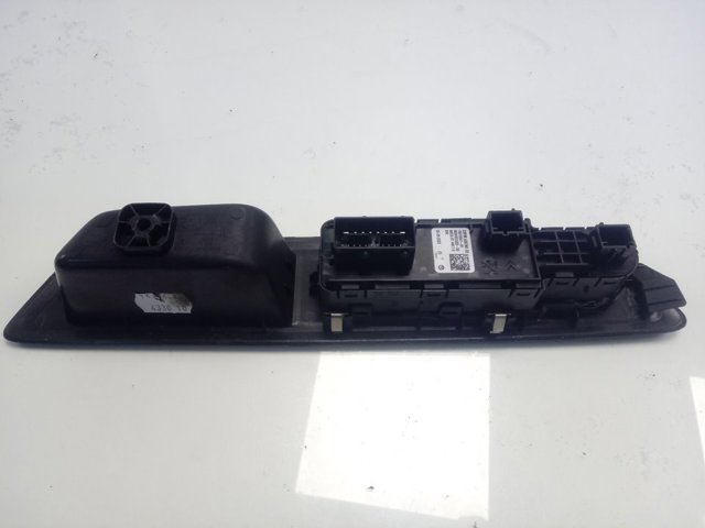 Panel przyciskowy sterowania podnośnikiem szyby przedni lewy Peugeot/Citroen 98349233ZD cena, od 64,70 USD