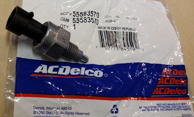 Do koszyka 55577819 General Motors Czujnik włączania światła cofania