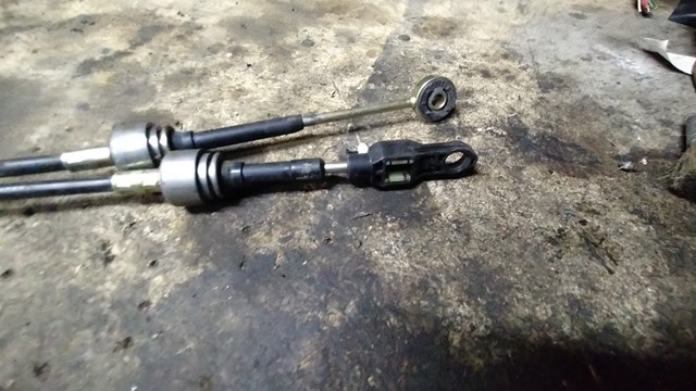 Linka dźwigni zmiany biegów podwójna do Nissan X-Trail  T30