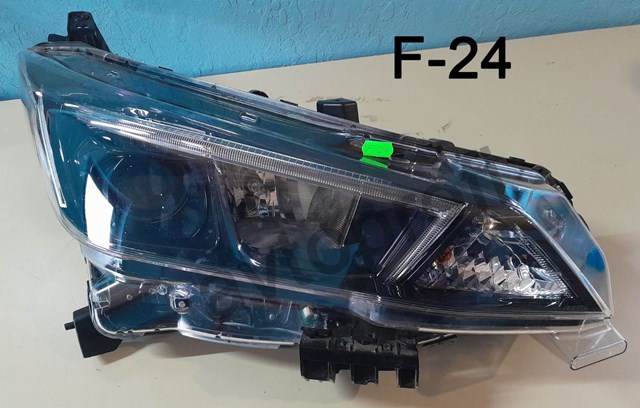 Reflektor prawy Nissan/Infiniti 260105SH0A cena, od 688,71 USD