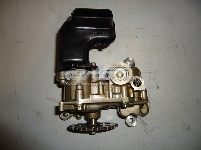 Do koszyka PE0114100 Mazda Pompa oleju