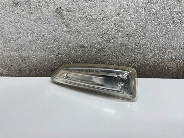 Powtarzacz kierunkowskazu na błotniku prawy General Motors 13273104 cena, od 16,58 USD