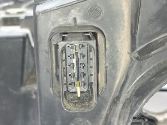 Reflektor prawy 9816826880 Peugeot/Citroen