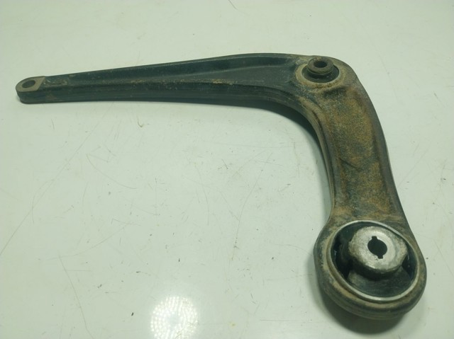 Do koszyka 9816863580 Peugeot/Citroen Wahacz zawieszenia przedniego dolny prawy