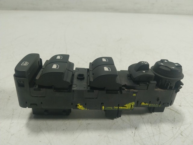 Panel przyciskowy sterowania podnośnikiem szyby przedni lewy 98421760ZD Opel