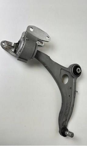 Do koszyka LR146037 Land Rover Wahacz zawieszenia przedniego dolny prawy