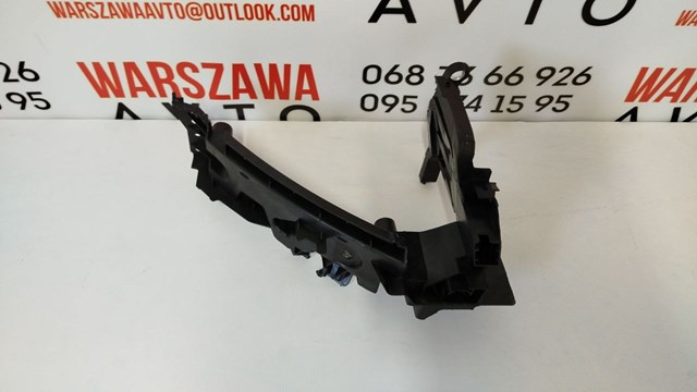 Do koszyka PAD43021AR Signeda Wspornik (adapter) mocowania reflektora przedniego prawego