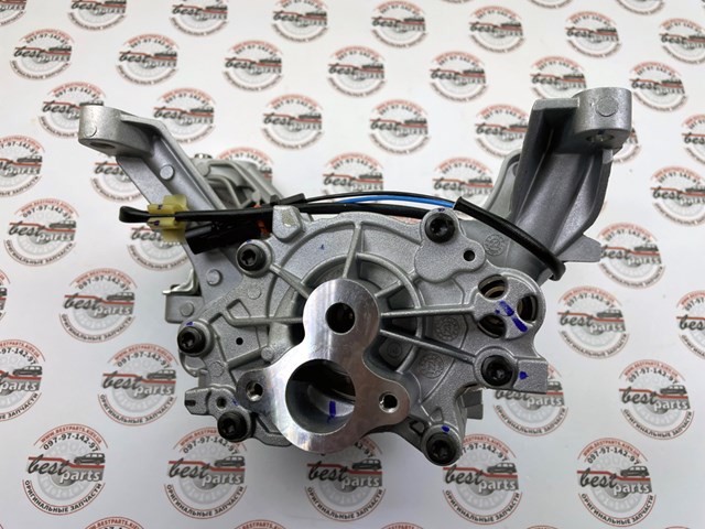 Pompa oleju Land Rover LR078805 cena, od 776,42 USD