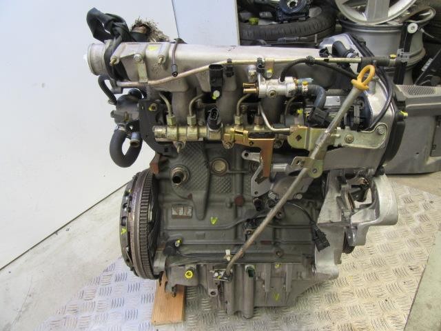 Silnik w komplecie do Alfa Romeo 146  930