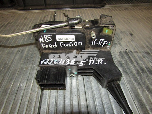 1372465 Ford Zamek drzwi przednich prawych