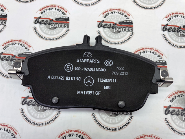 Klocki hamulcowe przednie tarczowe A000420910490 Mercedes