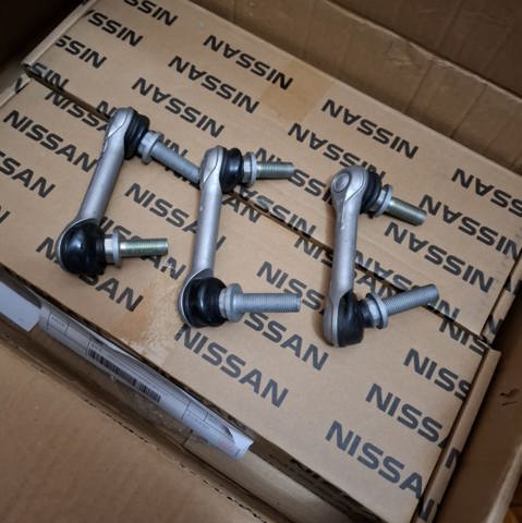 562616RR0A Nissan/Infiniti Lącznik stabilizatora tylnego prawy