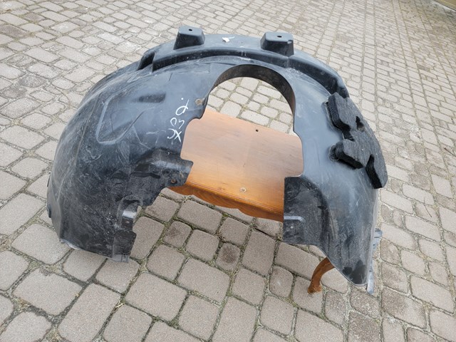 Nadkole błotnika przedniego prawe 32241407 Volvo