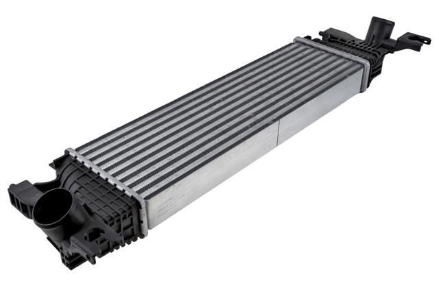 Do koszyka 1362061MA0000 Suzuki Chłodnica intercoolera
