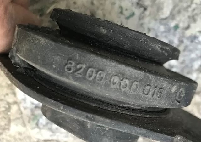 Do koszyka 8200000016 Renault (RVI) Poduszka (podpora) silnika lewa