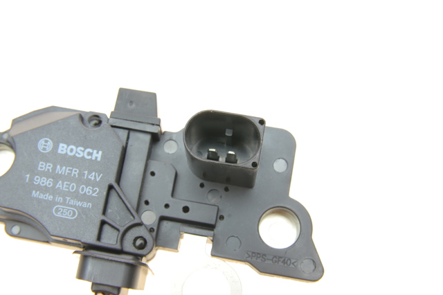 Do koszyka 1986AE0062 Bosch Regulator alternatora (przekaźnik ładowania)
