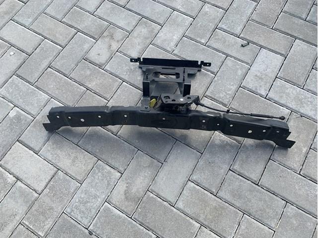 Osłona chłodnicy górna (panel mocowania reflektorów) 622985NA0A Nissan/Infiniti