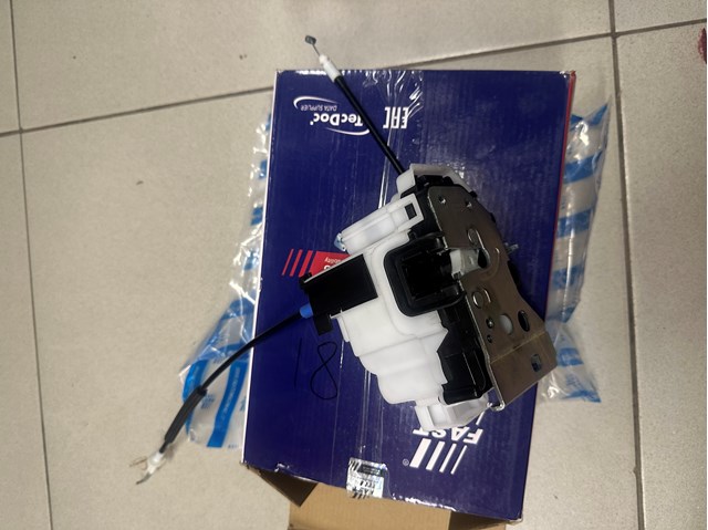 Zamek drzwi przednich prawych Fiat/Alfa/Lancia 51969787