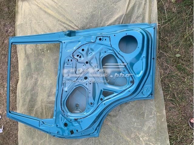 Do koszyka 6800454P01 Suzuki Drzwi tylne lewe