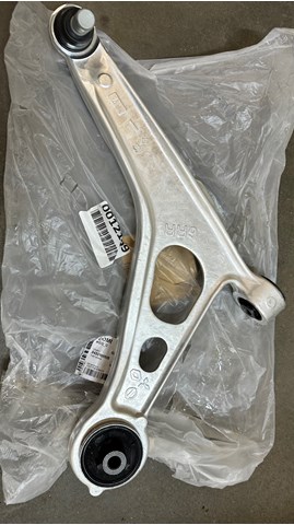 545016RR0B Nissan/Infiniti Wahacz zawieszenia przedniego dolny lewy