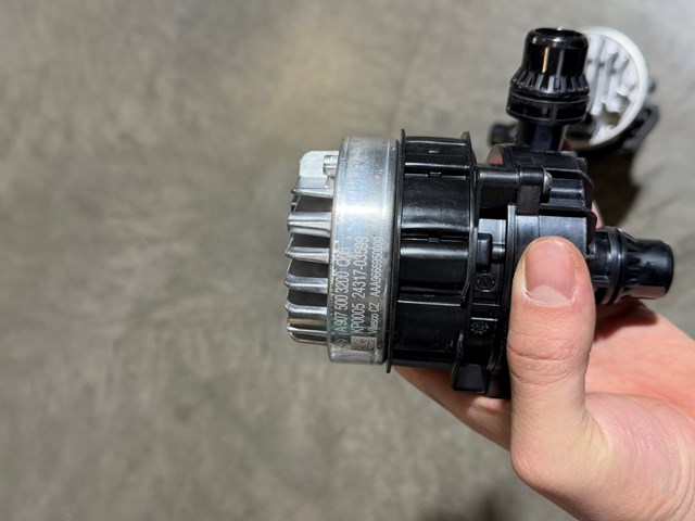 Do koszyka A9075003200 Mercedes Pompa chłodzenia wodą, dodatkowa elektryczna