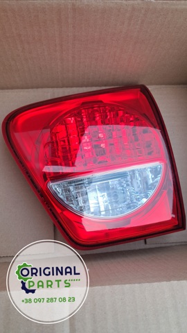 815800C030 Toyota Lampa zespolona tylna prawa wewnętrzna