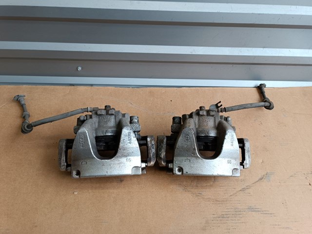 Do koszyka LR061369 Land Rover Zacisk hamulcowy przedni prawy