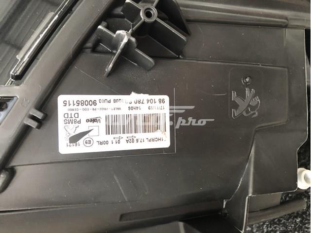 Reflektor prawy 9810478080 Peugeot/Citroen
