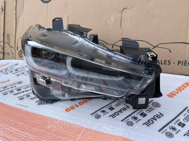 KSD651030 Mazda Reflektor prawy