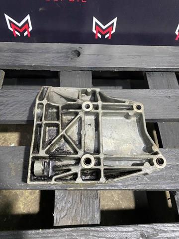 Wspornik alternatora Mercedes E kombi (T124) (1985 - 1993) cena, od 68,46 USD