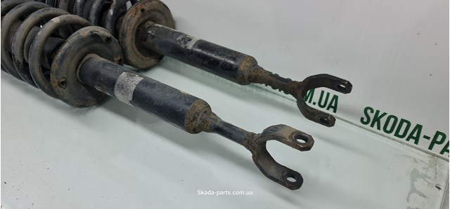 8D0413031BS VAG Amortyzator przedni